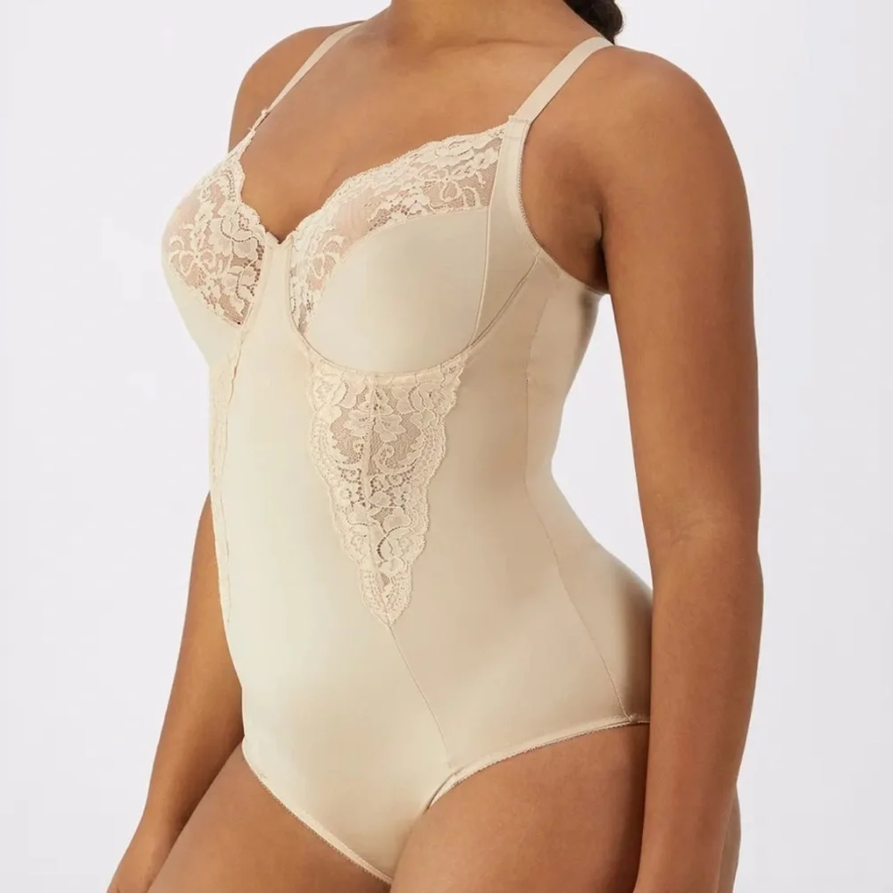 Maidenform Cream Shapewear with‎ Vintage Lace